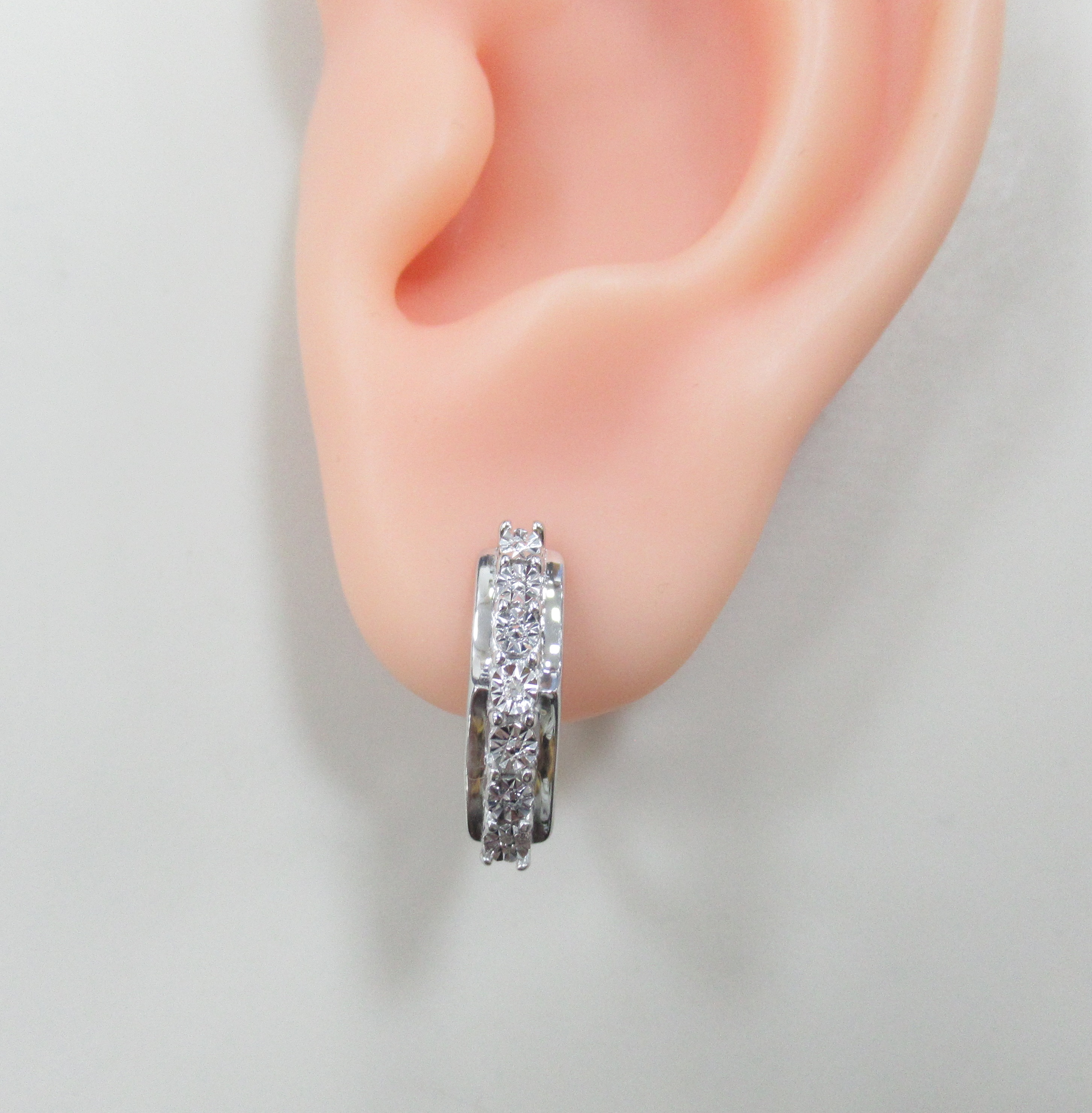 Серебряные серьги с бриллиантами